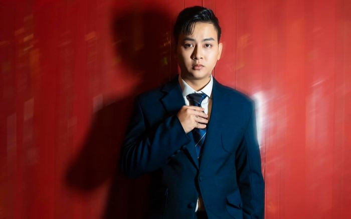 Tặng quà mừng MV đạt thành tích mới, khán giả liên tục xuýt xoa trước nhan sắc của Hoài Lâm