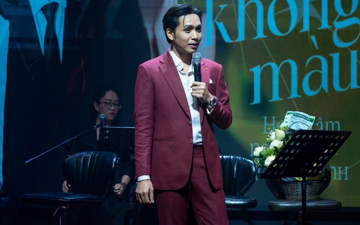 Bạch Công Khanh 'buồn ngang' khi bị nữ MC nhắc đến Nam Em trên sân khấu