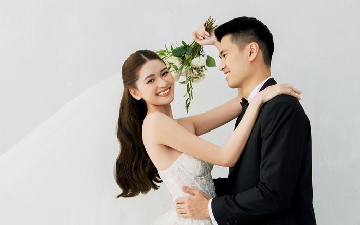 Chồng doanh nhân của Á hậu Thùy Dung bị nhầm là người mẫu vì... quá đẹp trai