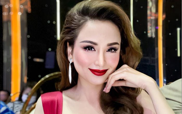 Một Hoa hậu bức xúc khi con trai bị xem thường tại nơi bán hàng hiệu