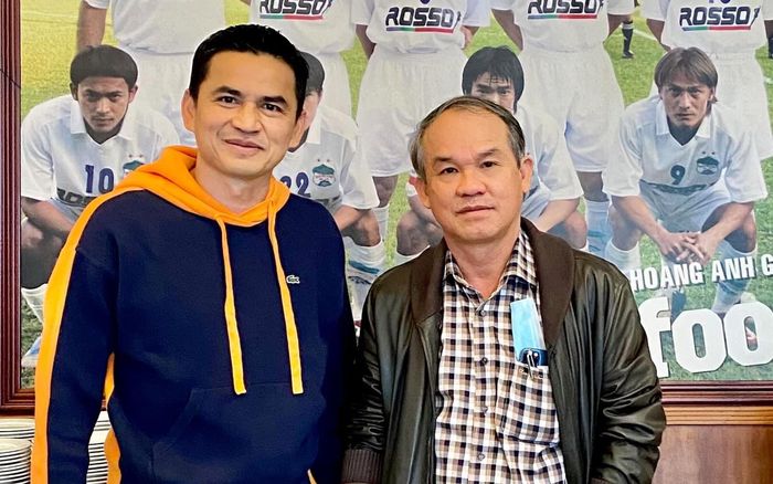 Bầu Đức ký thêm 2 năm với Kiatisuk