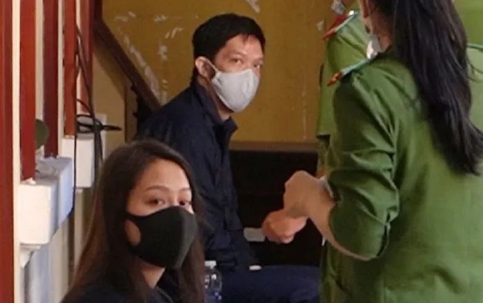 Xét xử bé gái 8 tuổi tử vong: Bức xúc 'dì ghẻ' một thì phẫn nộ cha ruột gấp 10 lần