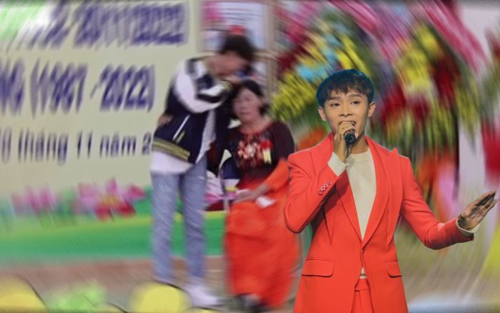 Chuyện giờ mới kể: Hồ Văn Cường bật khóc khi hát ca khúc 'Bà Năm' tặng cô giáo