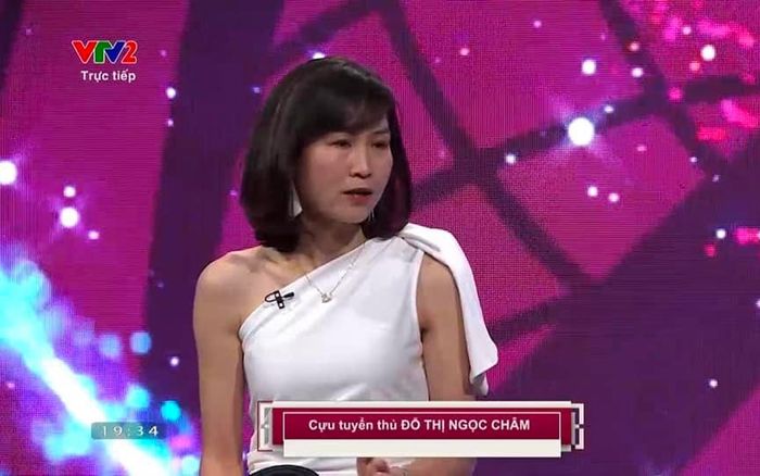 Tranh luận hai 'hoa khôi' bóng đá nữ thay dàn hot girl bình luận World Cup 2022