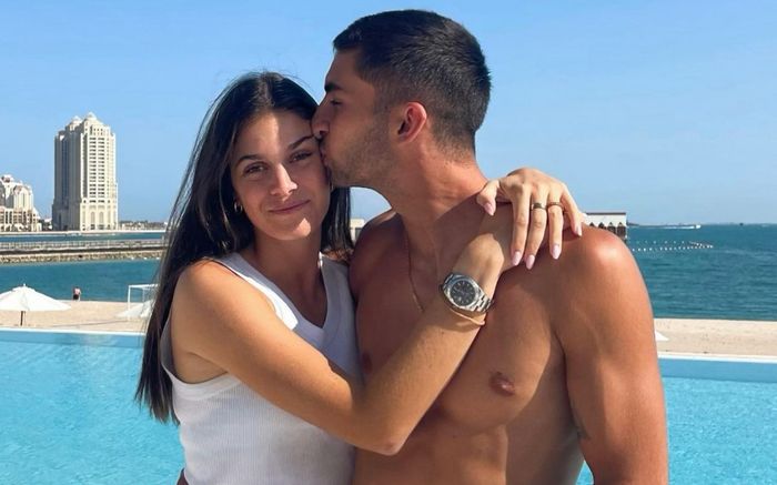 Ghi 2 bàn, tiền đạo điển trai được con gái của HLV Tây Ban Nha sang Qatar 'thưởng nóng'