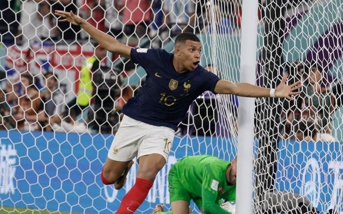 Mbappe cân bằng kỷ lục của Pele, Pháp giành vé đi tiếp