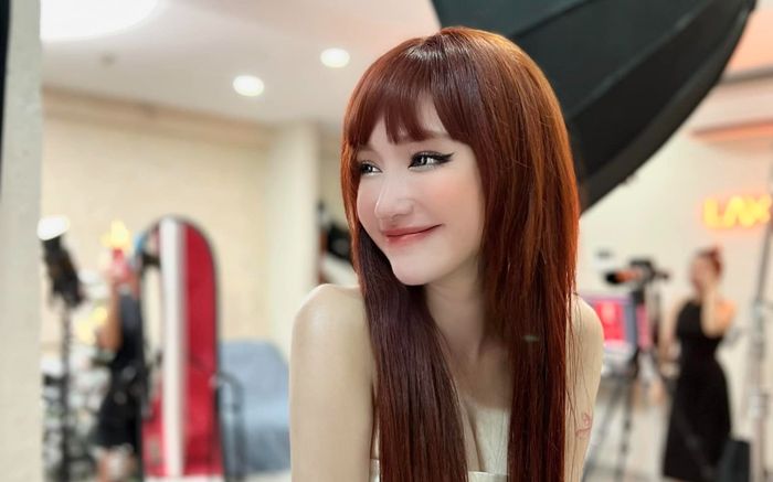 Bị fan yêu cầu tắt app khi xuất hiện với diện mạo lạ, Elly Trần đáp trả đầy bất ngờ