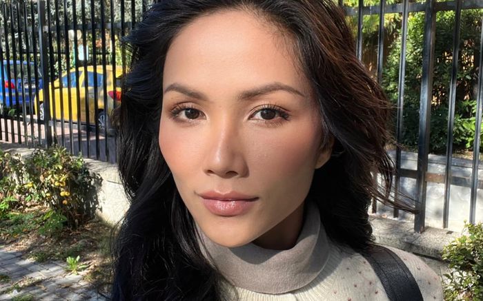 Được mọi người ưu ái nhưng H'Hen Niê lại cảm thấy áy náy với hành động này