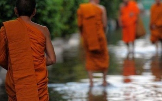 Ngôi chùa ở Thái Lan bị bỏ hoang do toàn bộ sư thầy phải đi cai nghiện