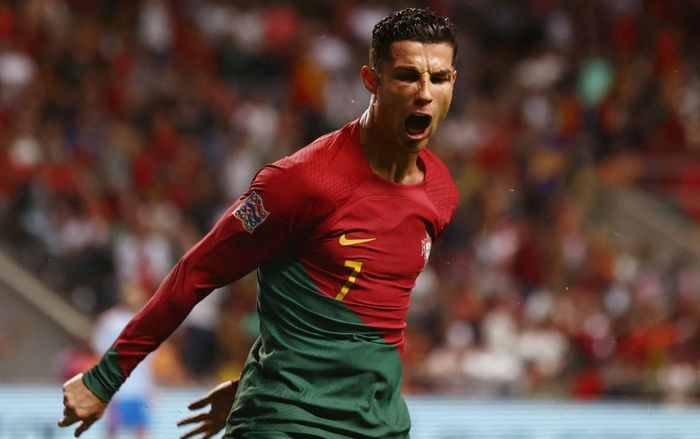 Cảm ứng bóng tố Ronaldo nói dối, ăn mừng trơ trẽn 'bàn thắng của tóc'