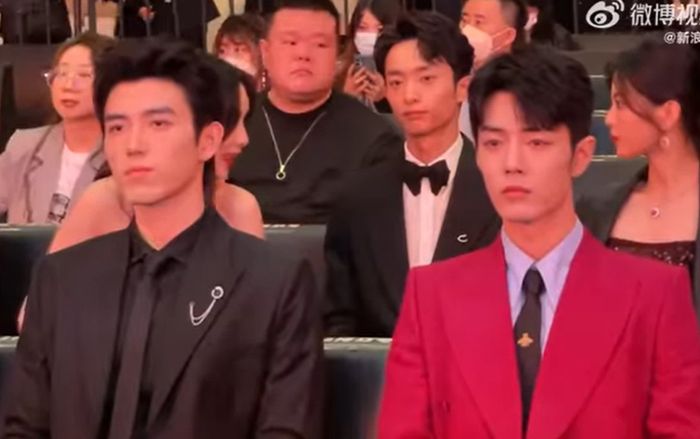 Cùng chung một khung hình, Trần Phi Vũ đẹp trai ngời ngời, Tiêu Chiến bị chê mặt đơ