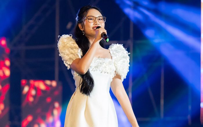 Đăng clip biểu diễn, Phương Mỹ Chi có phản ứng đặc biệt khi bị khán giả 'hỏi khó'