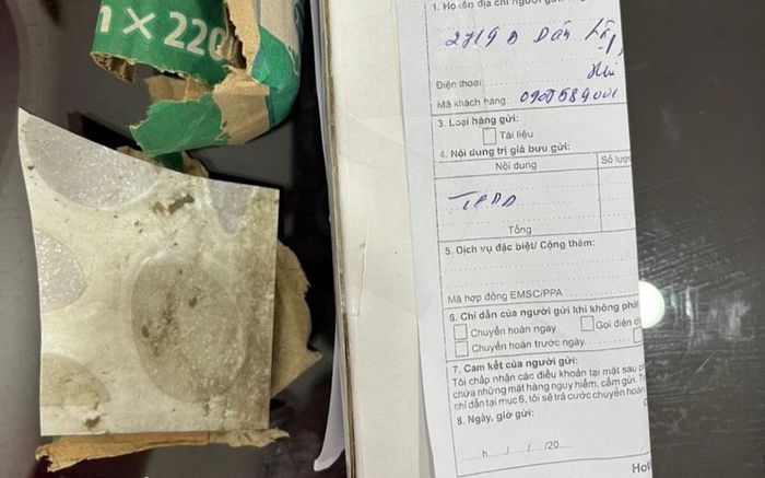 Nam bảo vệ trường học bị lừa khi nhận hàng từ shipper 'rởm'