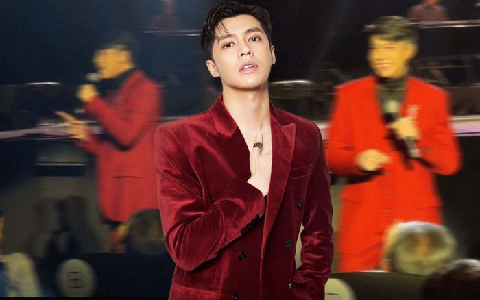 Bị khán giả 'chụp vội' khi đang hát tại Mỹ, Noo Phước Thịnh lên tiếng nhắc nhở: 'Xài app nha'