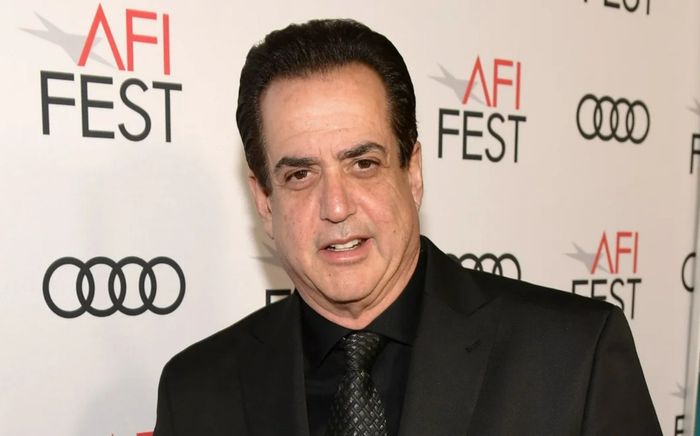 Một nam diễn viên nổi tiếng bị vứt xác trên đường phố, khán giả bàng hoàng để lại lời đau buồn