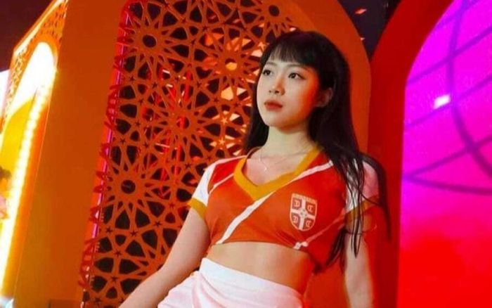 Bị chọc ngoáy không có gì ngoài nhan sắc, hotgirl Nóng cùng World Cup 2022 tung ra bằng ĐH loại xuất sắc