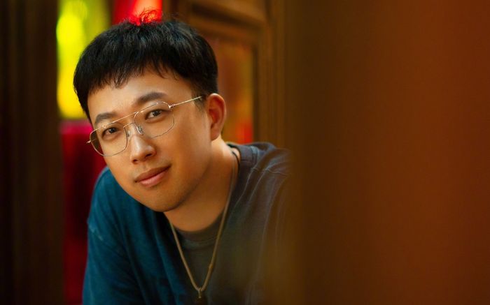 Vu Chính bị netizen 'ném đá' không thương tiếc vì hết 'cọ nhiệt' Trần Phi Vũ lại đến Trương Tịnh Nghi