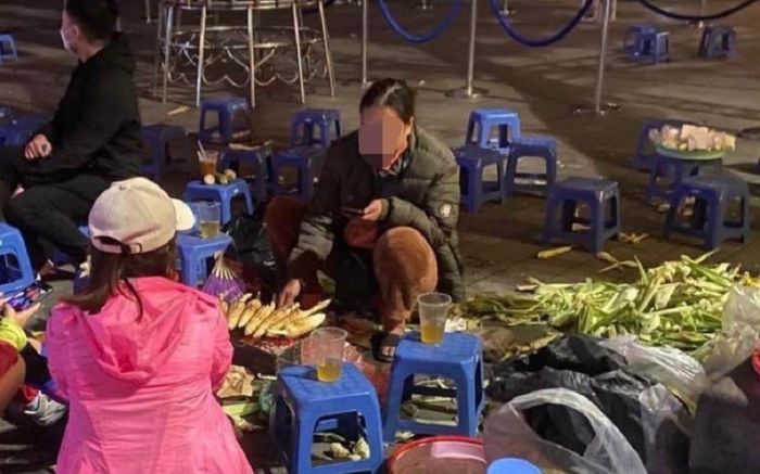 Xôn xao vụ cô gái bị 'chặt chém' 80.000 đồng/1 củ khoai nướng và lời giải thích bất ngờ của chủ quán