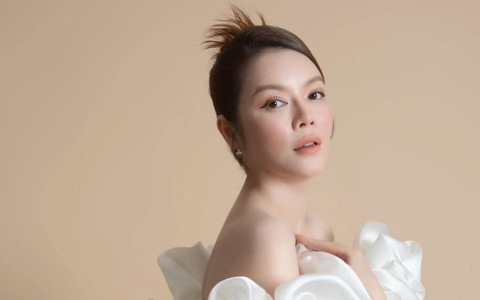 Lý Nhã Kỳ đáp trả cực gắt khi bị rao giảng đạo lý