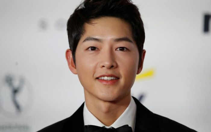 Báo Hàn khẳng định Song Joong Ki đã trở lại thời hoàng kim: Tất cả là do ăn may?