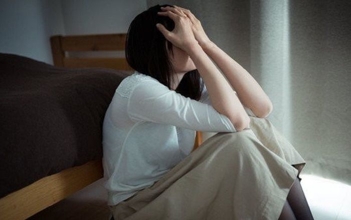 Khơi gợi chuyện tế nhị gia đình một nữ sinh, thầy giáo phải xin lỗi