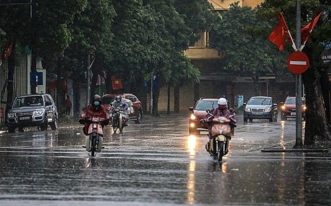 Miền Bắc rét đậm, miền Trung chìm trong mưa lớn