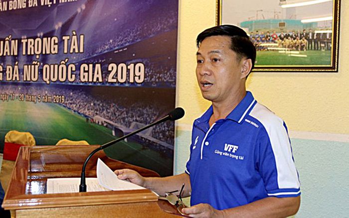 Ông Dương Văn Hiền hết làm Trưởng ban trọng tài VFF, bất ngờ với vua áo đen mới