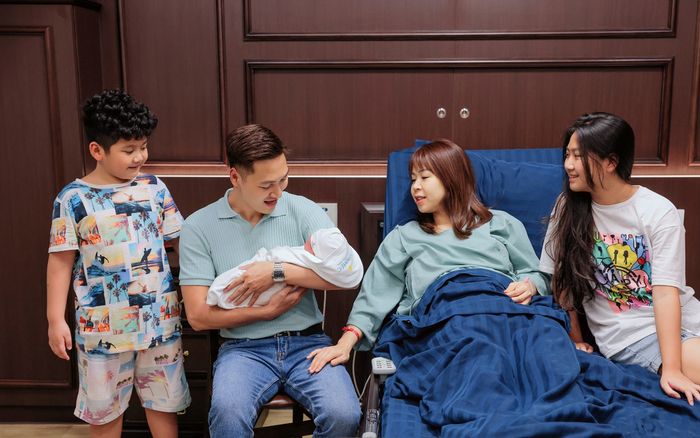 Mạnh Trường khoe cận mặt quý tử, được ví như 'sao y bản chính' của bố