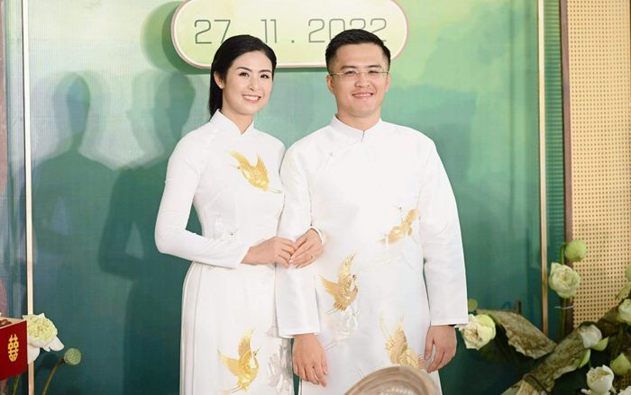 Hoa hậu Ngọc Hân không mặc váy cưới mà diện một trang phục đặc biệt trong hôn lễ