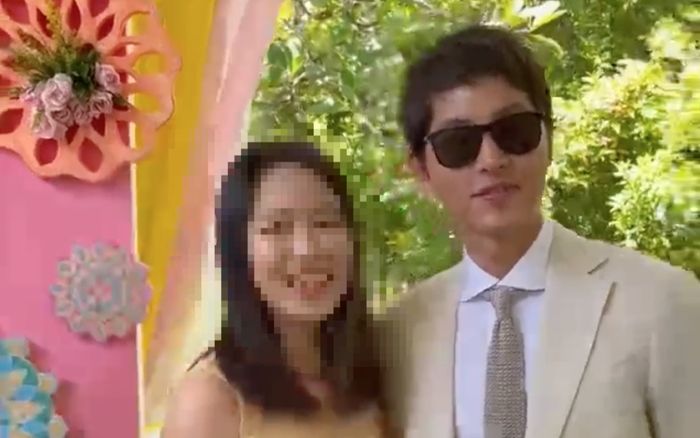 Lộ ảnh chụp lén của Song Joong Ki: Diện mạo không tỳ vết, bừng sáng cả khung hình