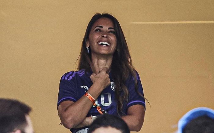 Messi nói về vợ sau khi Argentina vào chung kết: 'Vợ và các con là quan trọng nhất với tôi'