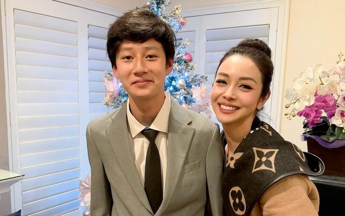 Diện vest bảnh bao, con trai Jennifer Phạm được khen như mỹ nam Hàn Quốc