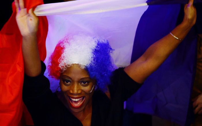 Người dân Pháp đi bão ăn mừng đội nhà vào chung kết World Cup 2022