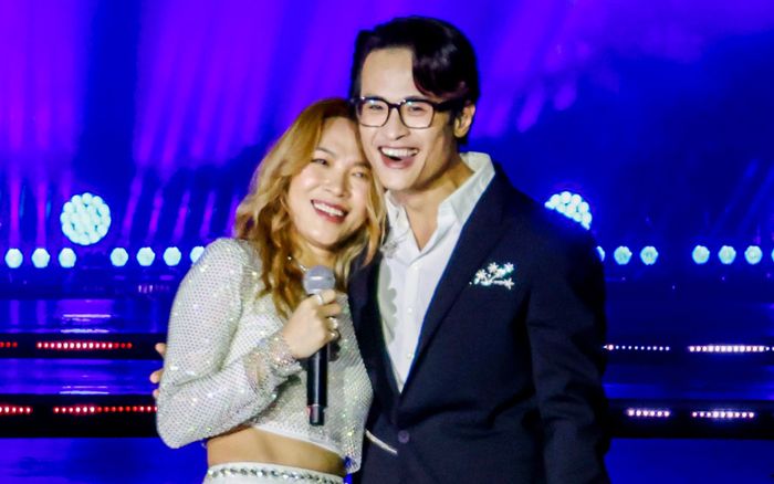 Đang ôm nhau thắm thiết, Hà Anh Tuấn bỗng nhắc nhở Mỹ Tâm một việc khiến ai cũng bất ngờ
