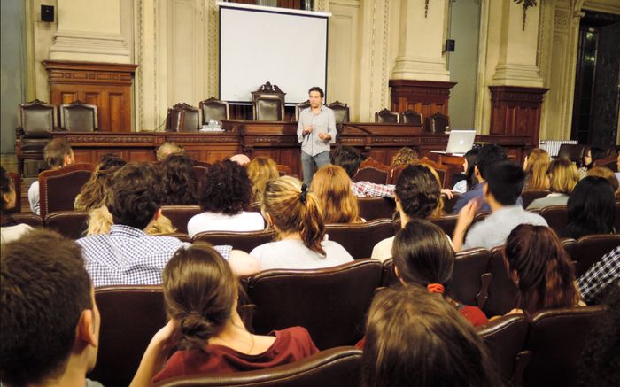 Argentina: Giáo dục miễn phí, bóng đá được dạy ở trường phổ thông