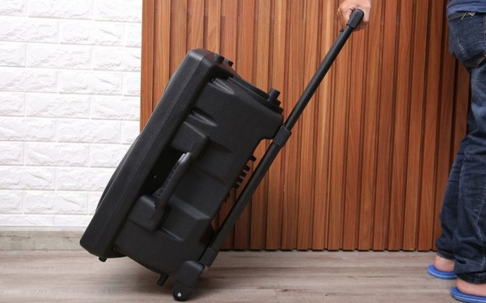 Bị đánh gãy răng vì hát karaoke bằng loa kẹo kéo gây ồn ào