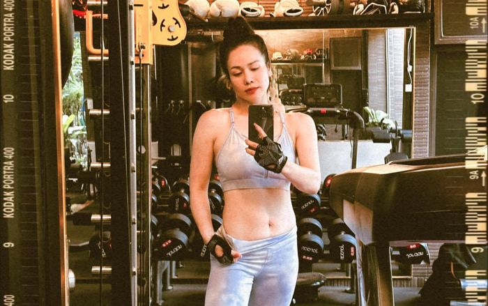 Sau Angela Phương Trinh, một sao nữ Vbiz khoe cơ bắp cuồn cuộn hậu chăm chỉ tập gym