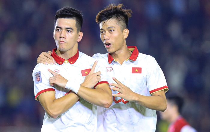 Ông Park lập nhiều kỷ lục sau khi Việt Nam thắng Lào 6-0