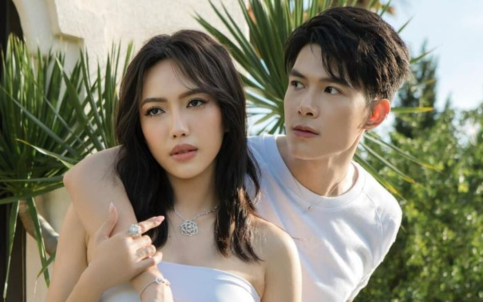 Hát liên khúc 'lộn xộn' Tết và Giáng sinh, bà xã Anh Tú bị nhận xét: 'Độc lạ Diệu Nhi'