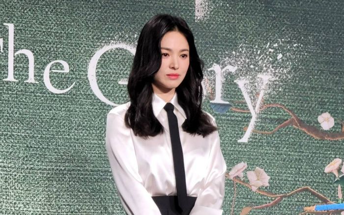Lên đồ chỉn chu, Song Hye Kyo vẫn bị dân mạng 'soi' dấu hiệu lão hóa