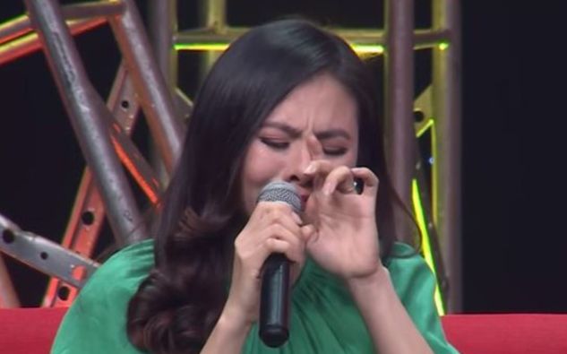 Diễn viên Vân Trang thông báo bị 'cướp', phải đăng đàn Facebook 'cầu cứu' khán giả