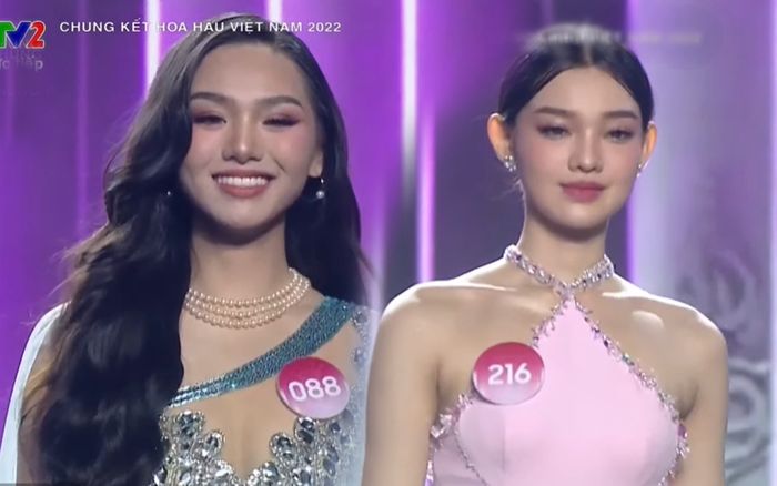 Bé Quyên sải bước như nữ hoàng với váy dạ hội: Vương miện Hương Sắc Việt sắp tìm ra chủ nhân