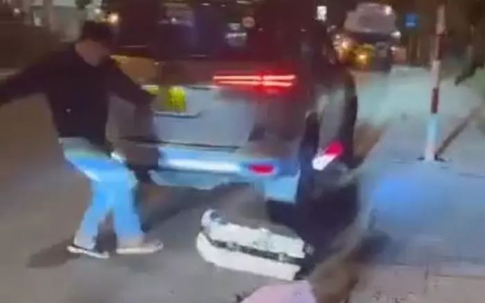 Xôn xao tài xế chửi thô tục, đuổi, ném vali của du khách ở Đà Lạt