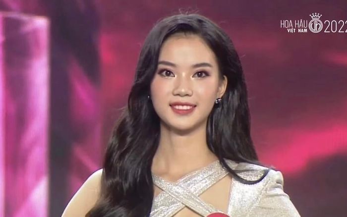 Xuất hiện 'em gái' Ngọc Trinh trên sân khấu đêm chung kết Hoa hậu Việt Nam 2022
