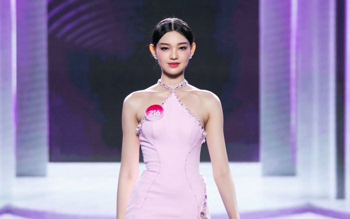 Rớt top đầy tiếc nuối ở Hoa hậu Việt Nam, dân mạng đề xuất Bé Quyên đi thi Hoa hậu Hoàn Vũ