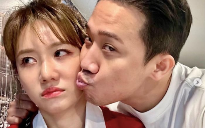 Hiếm hoi đăng ảnh cùng Hari Won, Trấn Thành bất ngờ nổi quạu vì lý do này