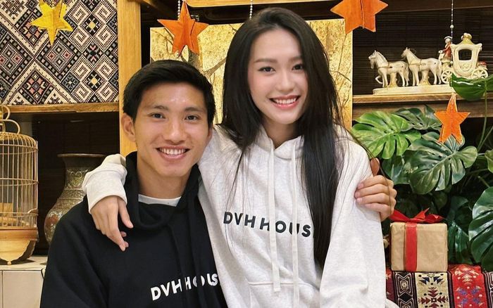 Đoàn Văn Hậu khoe khảnh khắc ngọt ngào bên Doãn Hải My, hé lộ món quà đặc biệt tặng bạn gái dịp Noel