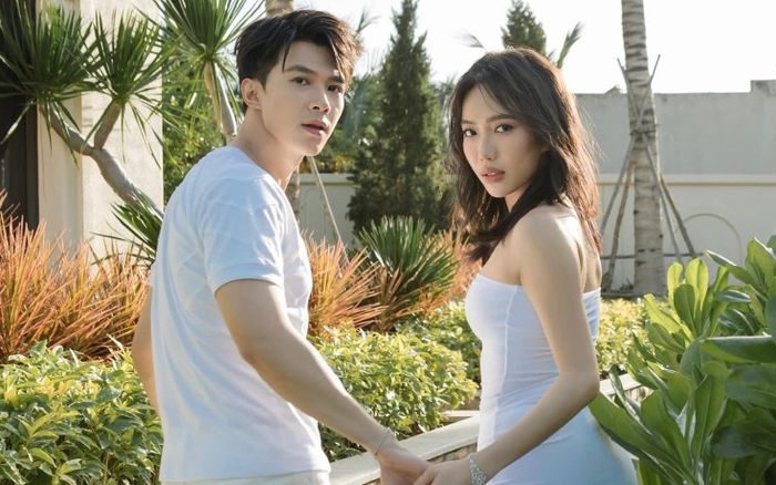 Diệu Nhi ghen ra mặt khi thấy Anh Tú chụp ảnh tình tứ với cô gái khác