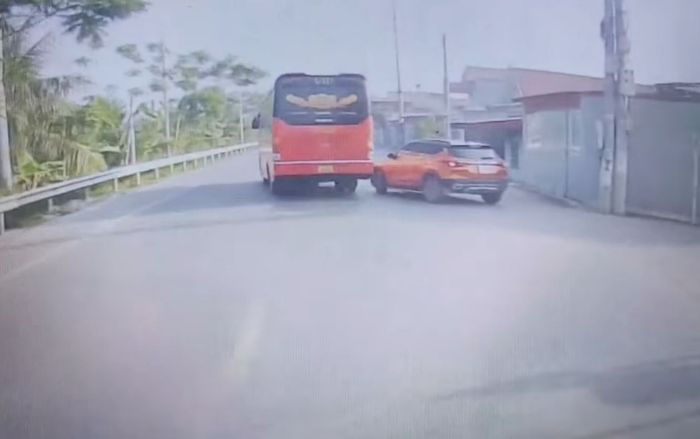 Tài xế xe khách và cú đánh lái 'thần sầu' thoát cảnh tai nạn giao thông liên hoàn