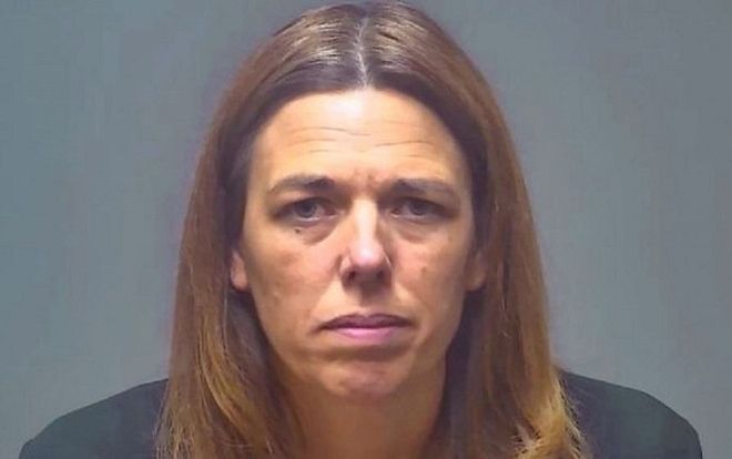 Muốn con cần mình hơn, người mẹ ngấm ngầm làm điều thâm độc